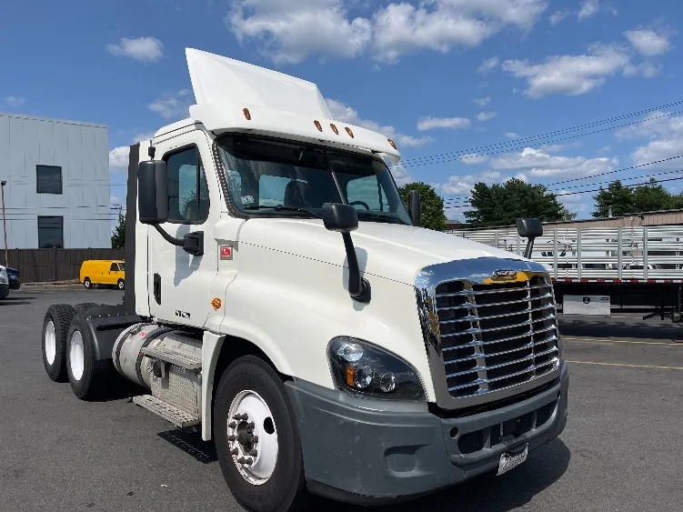 2018 Freightliner Cascadia in Londonderry, NH
