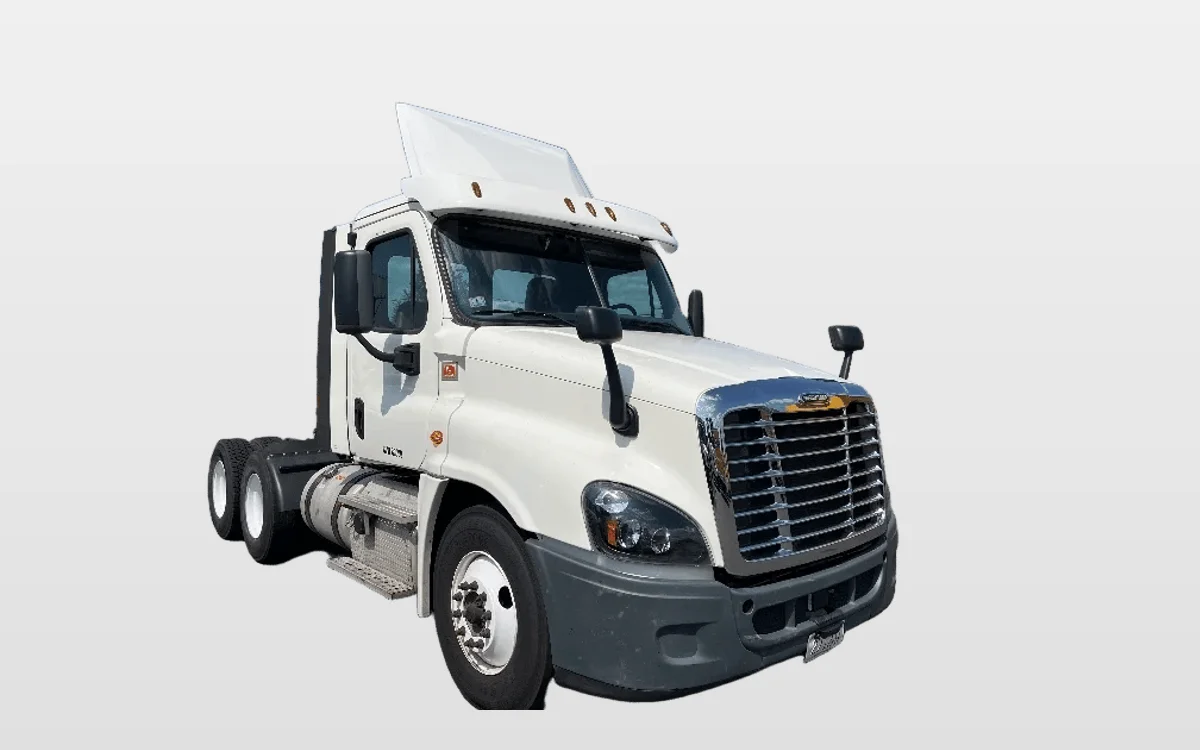 2018 Freightliner Cascadia - image 1