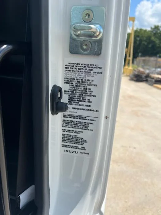 2025 Isuzu NRR - image 7