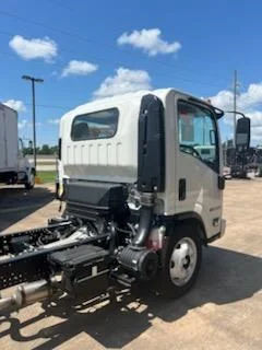 2025 Isuzu NRR - image 5