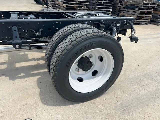 2025 Isuzu NRR - image 9