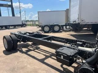 2025 Isuzu NRR - image 6