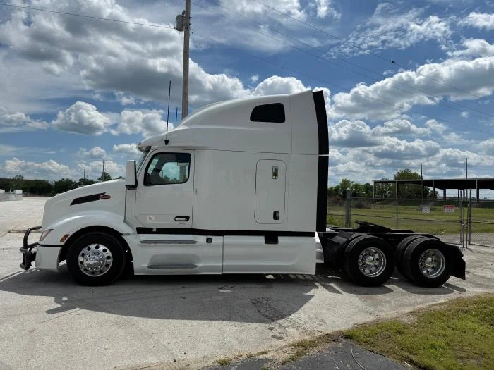 2022 Peterbilt 579 - image 7
