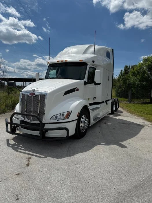 2022 Peterbilt 579 - image 3