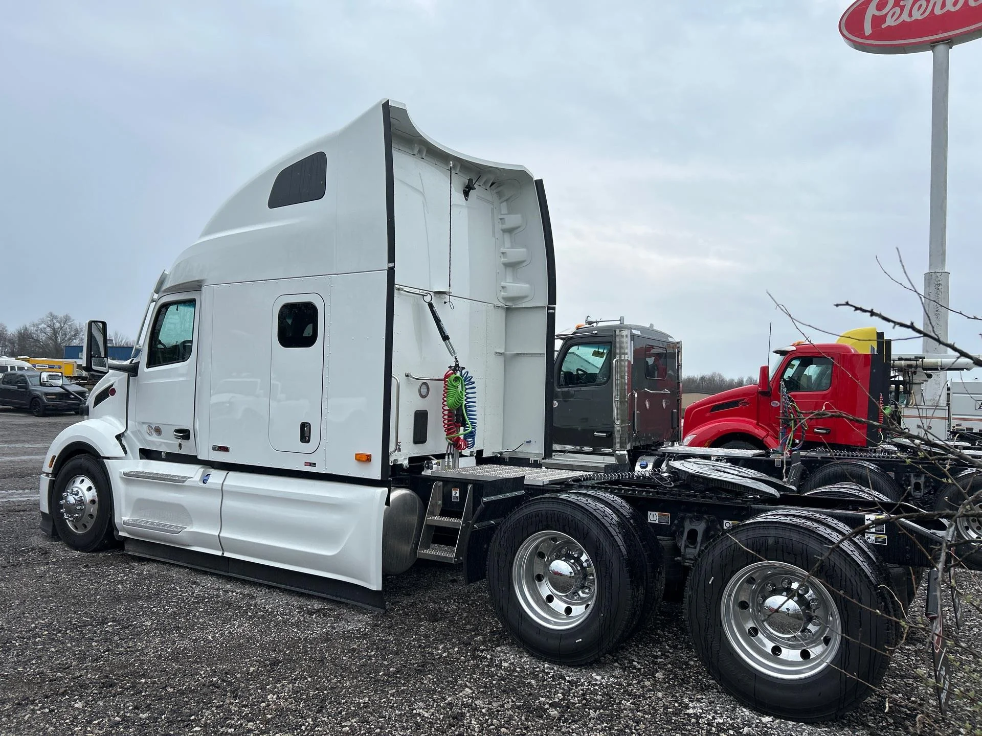 2027 Peterbilt 579 in Youngstown, OH — photo 4