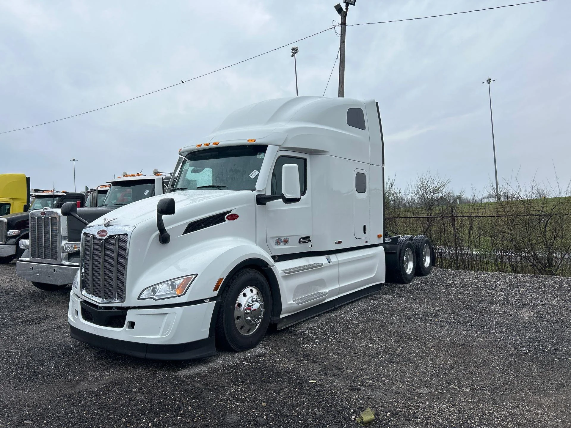 2027 Peterbilt 579 in Youngstown, OH — photo 2