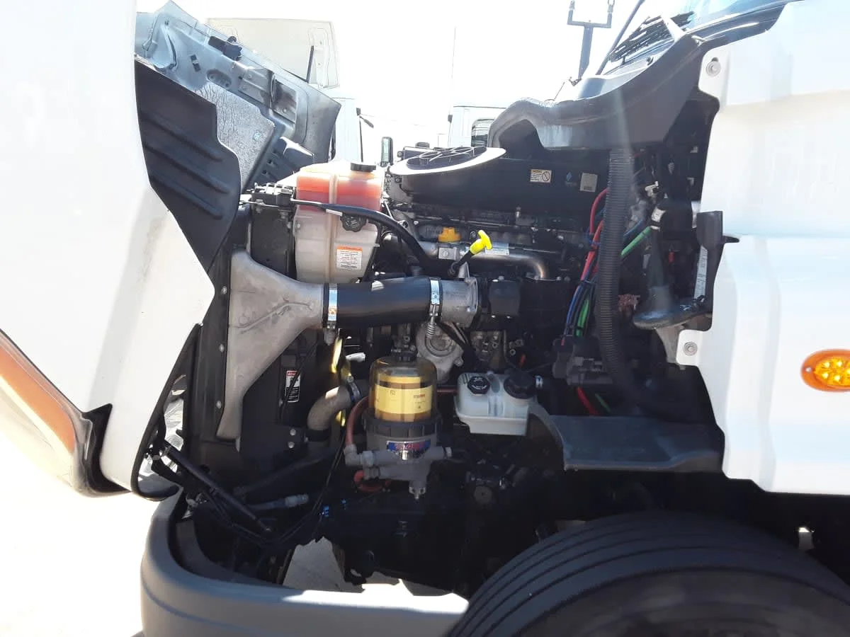 2019 Freightliner Cascadia - image 8