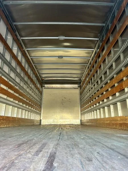 2018 Isuzu FTR - image 5