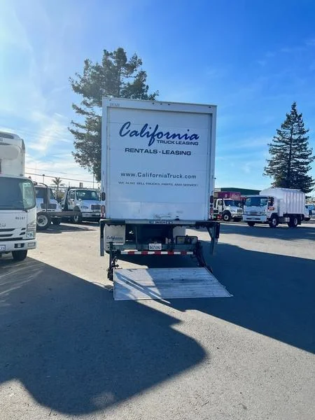 2018 Isuzu FTR - image 3