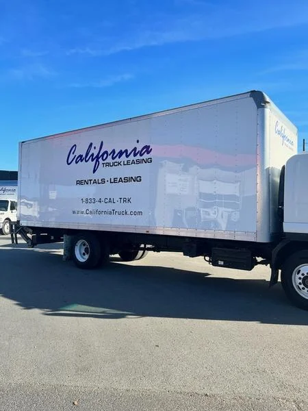 2018 Isuzu FTR - image 4