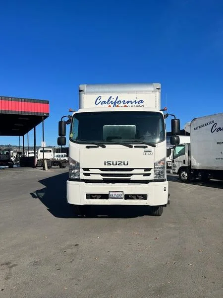 2018 Isuzu FTR - image 2