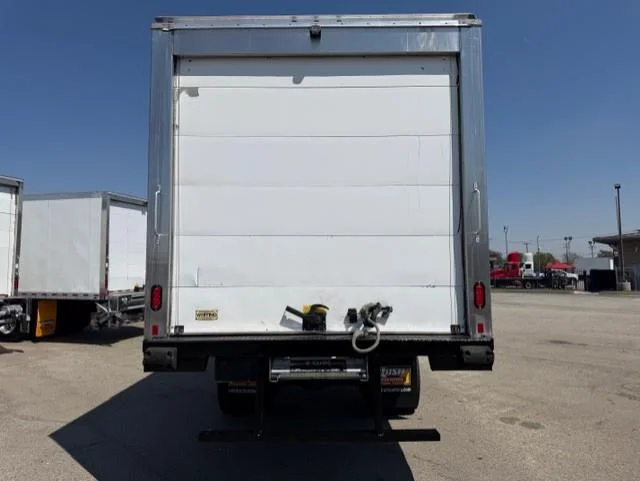 2019 Hino 268 - image 6