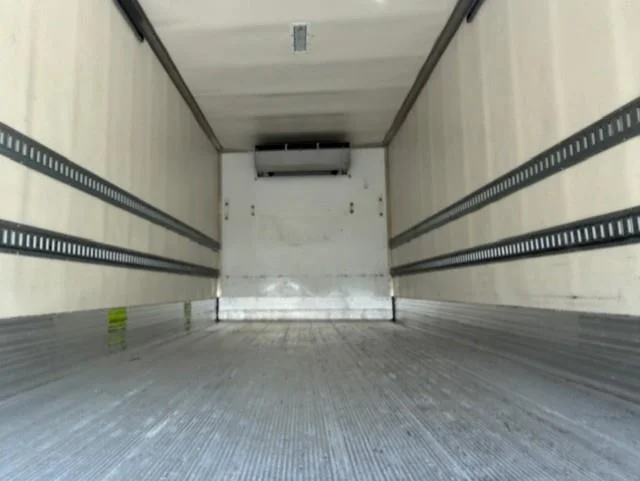 2019 Hino 268 - image 8