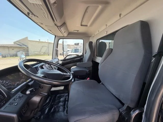 2019 Hino 268 - image 11