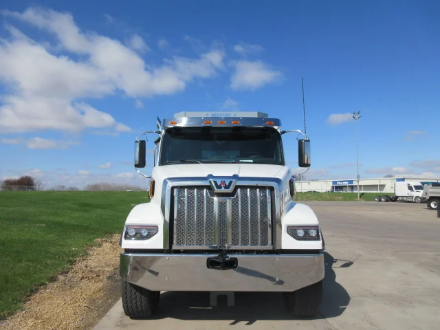 2027 Western Star 47X in Dubuque, IA — photo 2