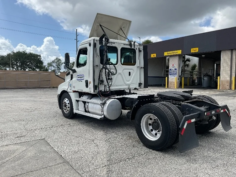 2020 Freightliner Cascadia in Ocala, FL — photo 5