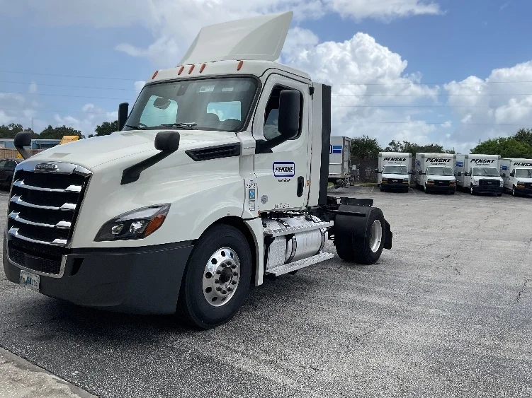 2020 Freightliner Cascadia in Ocala, FL — photo 3