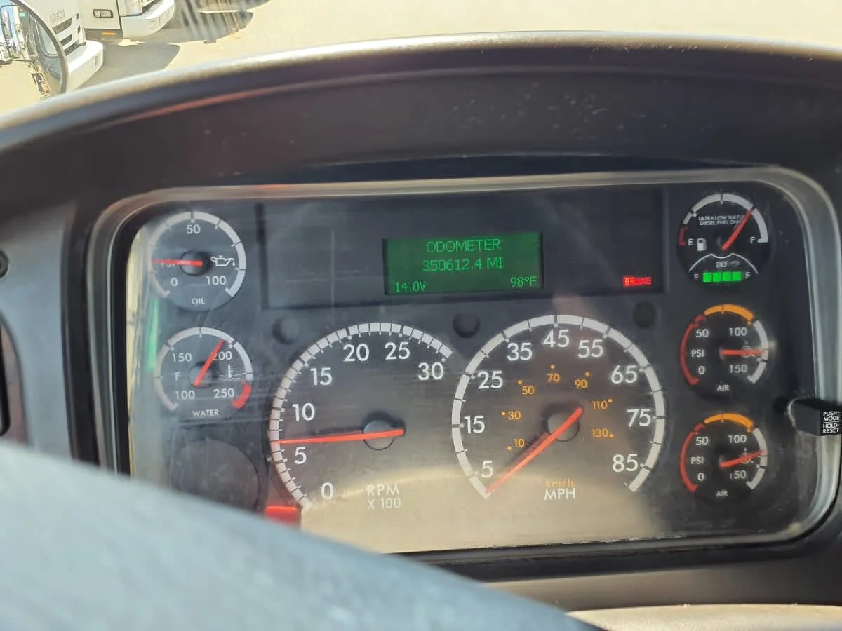 2017 Freightliner M2 106 - image 11