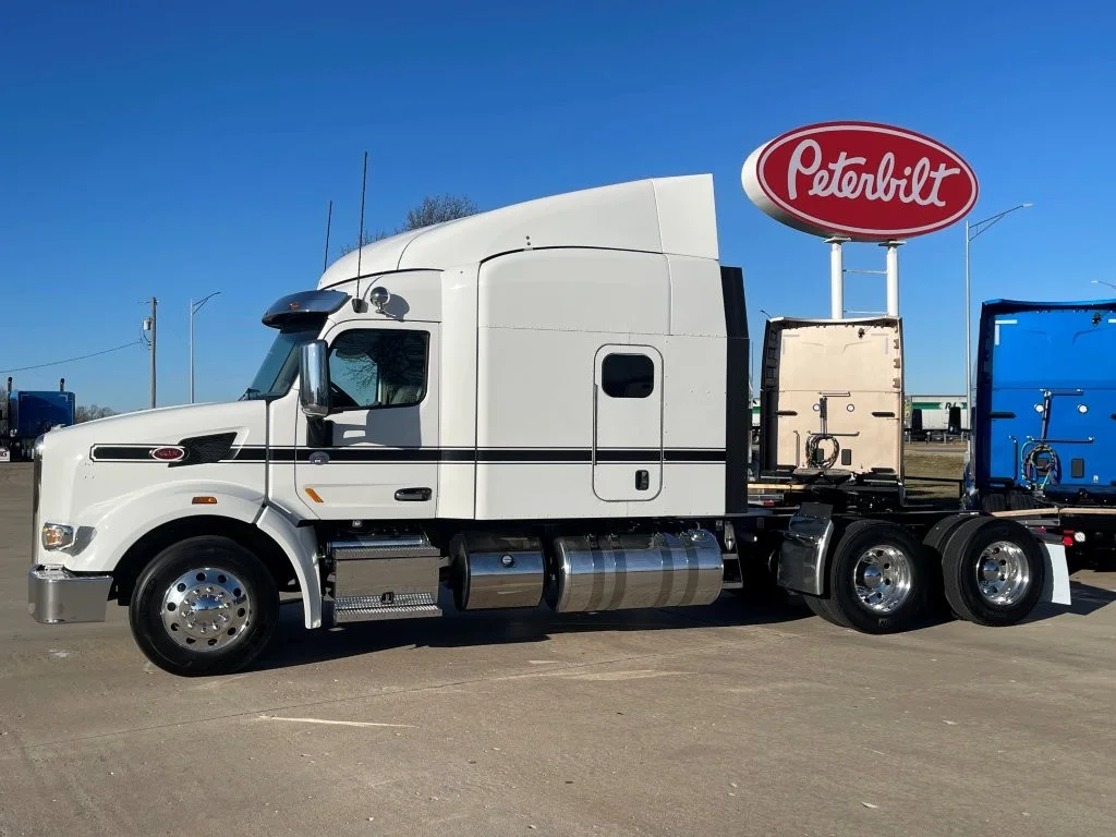 2022 Peterbilt 567 - image 2