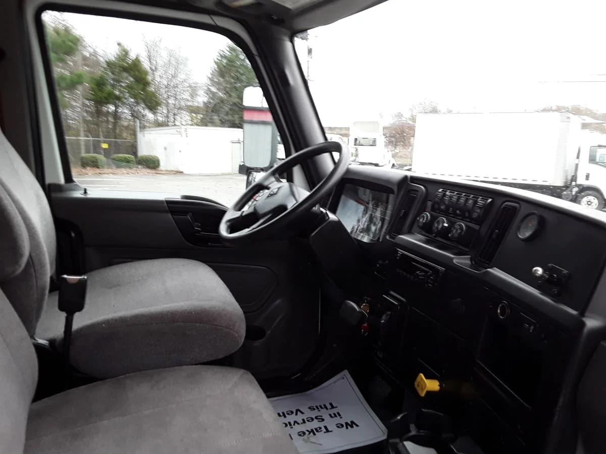 2019 International MV - image 6