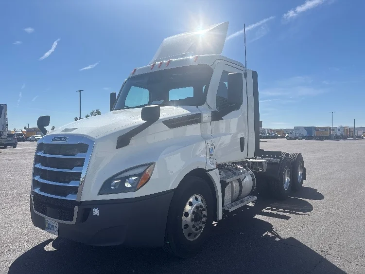 2021 Freightliner Cascadia in Phoenix, AZ — photo 3