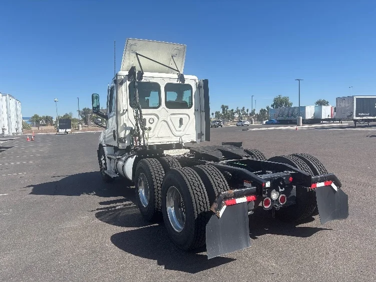 2021 Freightliner Cascadia in Phoenix, AZ — photo 5