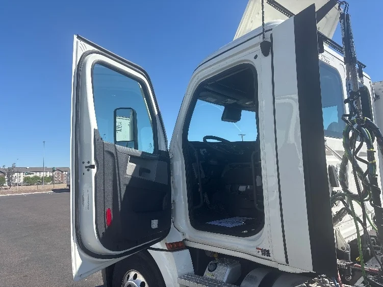 2021 Freightliner Cascadia in Phoenix, AZ — photo 9