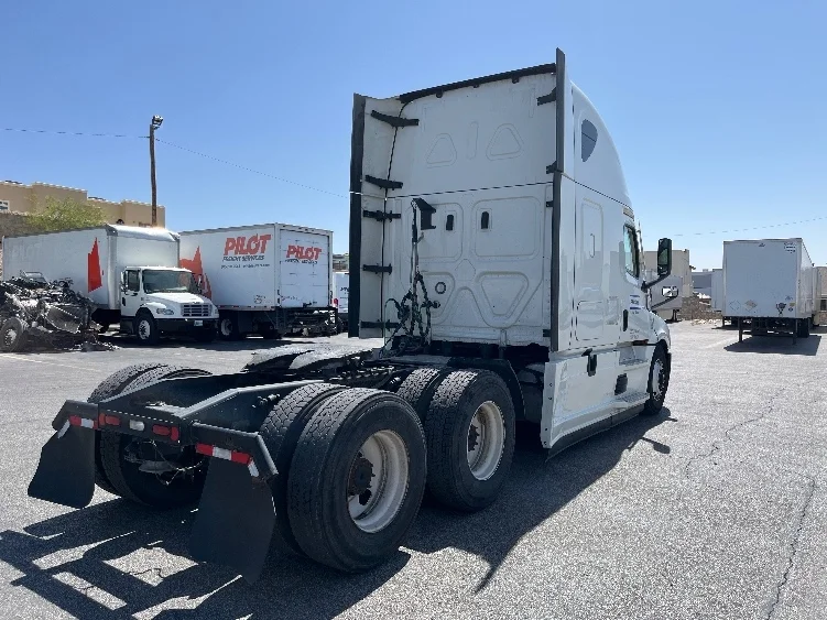 2022 Freightliner Cascadia in Albuquerque, NM — photo 7
