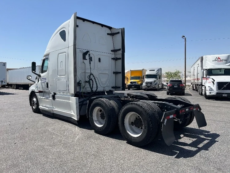 2022 Freightliner Cascadia in Albuquerque, NM — photo 5