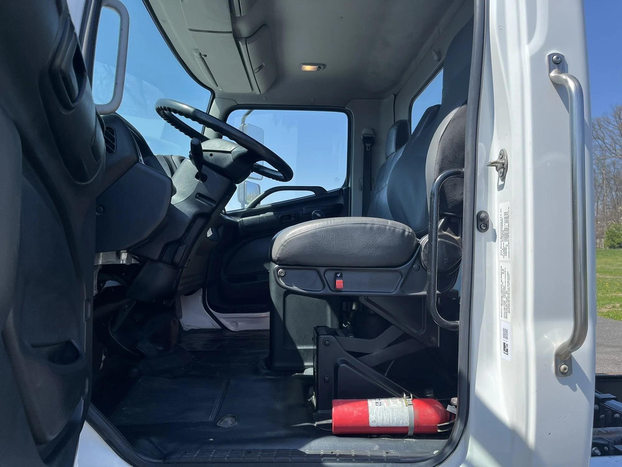 2020 Hino 268 in Trenton, NJ — photo 2