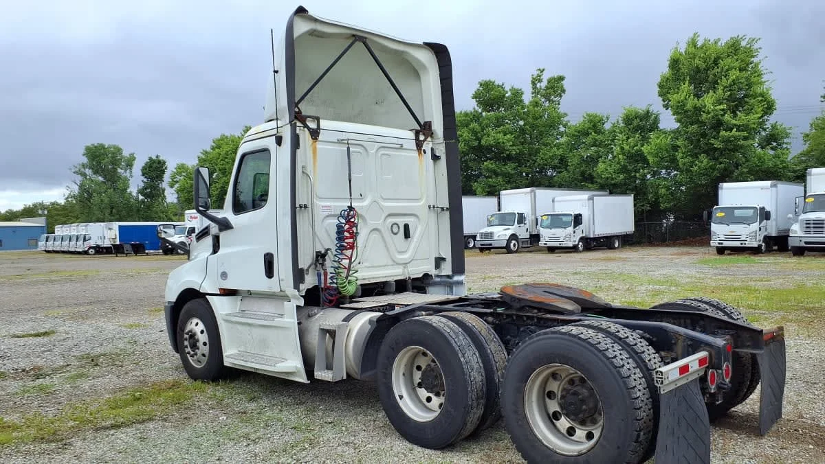 2019 Freightliner Cascadia in West Chester, OH — photo 6