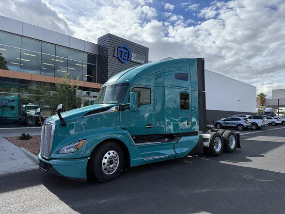 2023 Kenworth T680