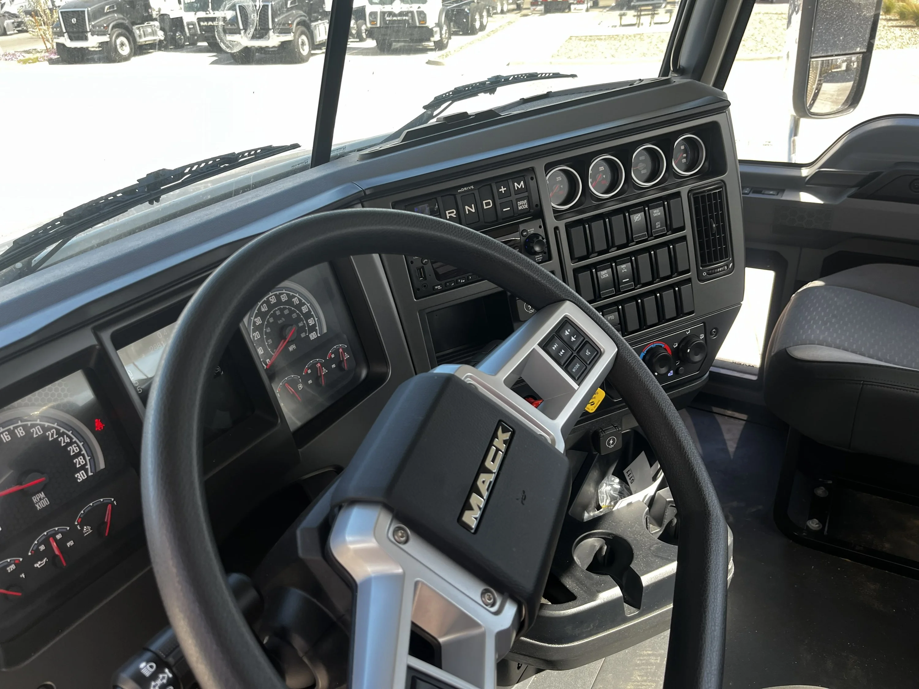 2026 Mack Granite in Tolleson, AZ — photo 9