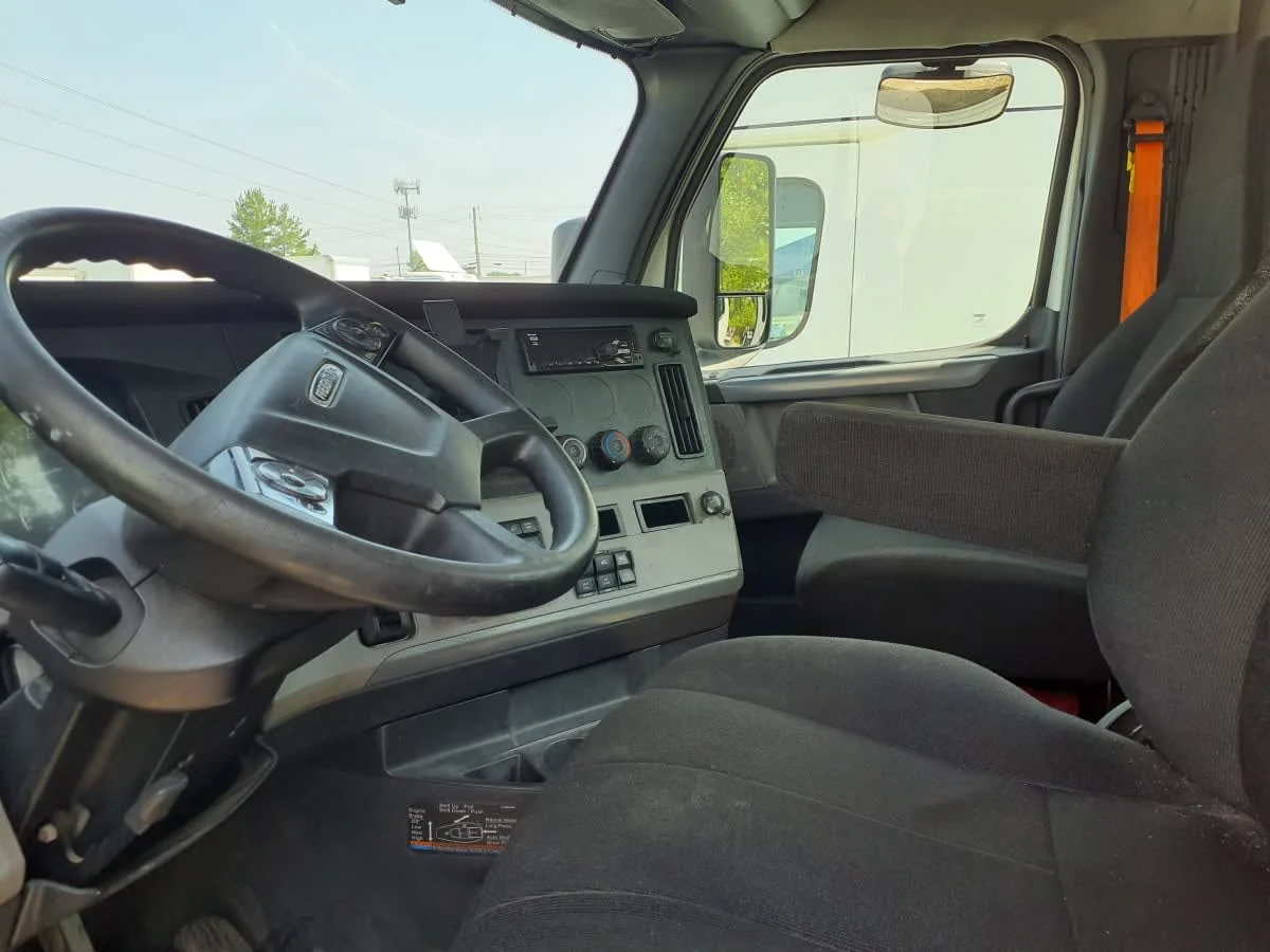 2019 Freightliner Cascadia - image 7