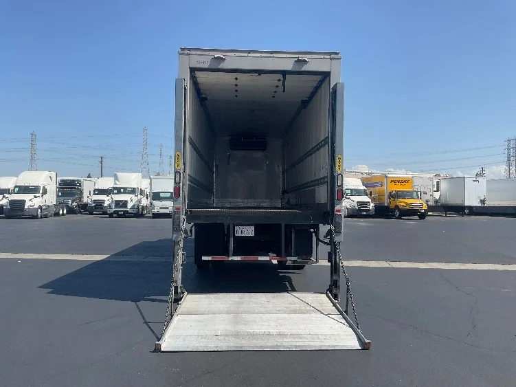 2018 Hino 338 in Anaheim, CA — photo 9