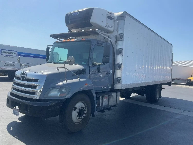 2018 Hino 338 in Anaheim, CA — photo 3