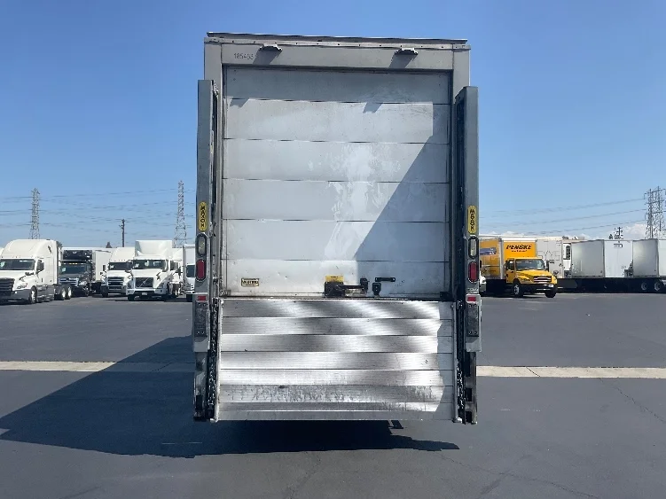 2018 Hino 338 in Anaheim, CA — photo 7