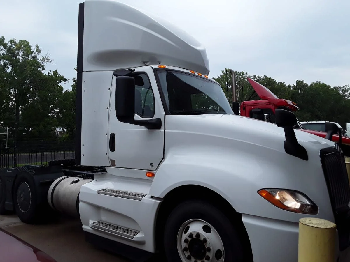 2022 International LT in Kansas City, MO — photo 3