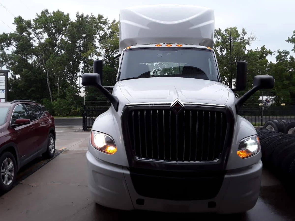 2022 International LT in Kansas City, MO — photo 2