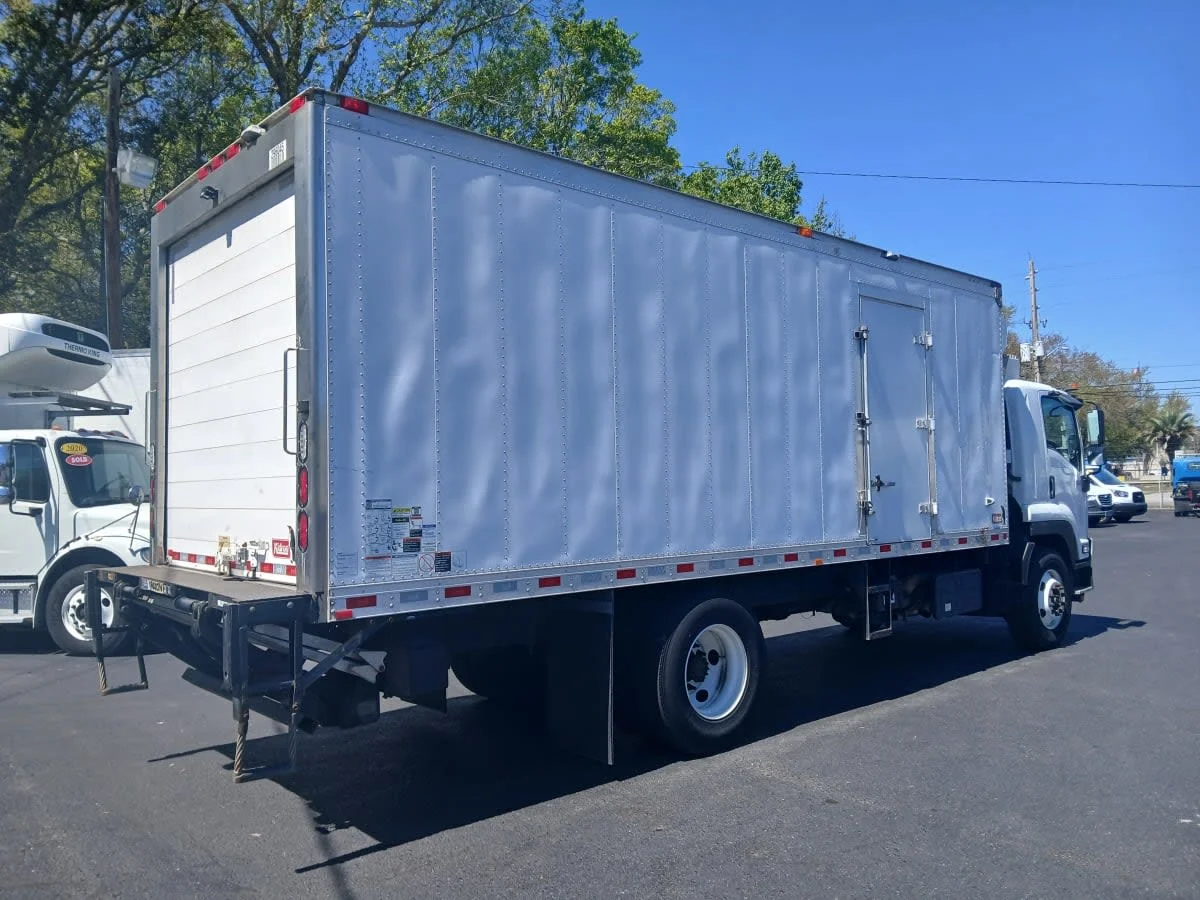 2020 Isuzu NRR - image 4