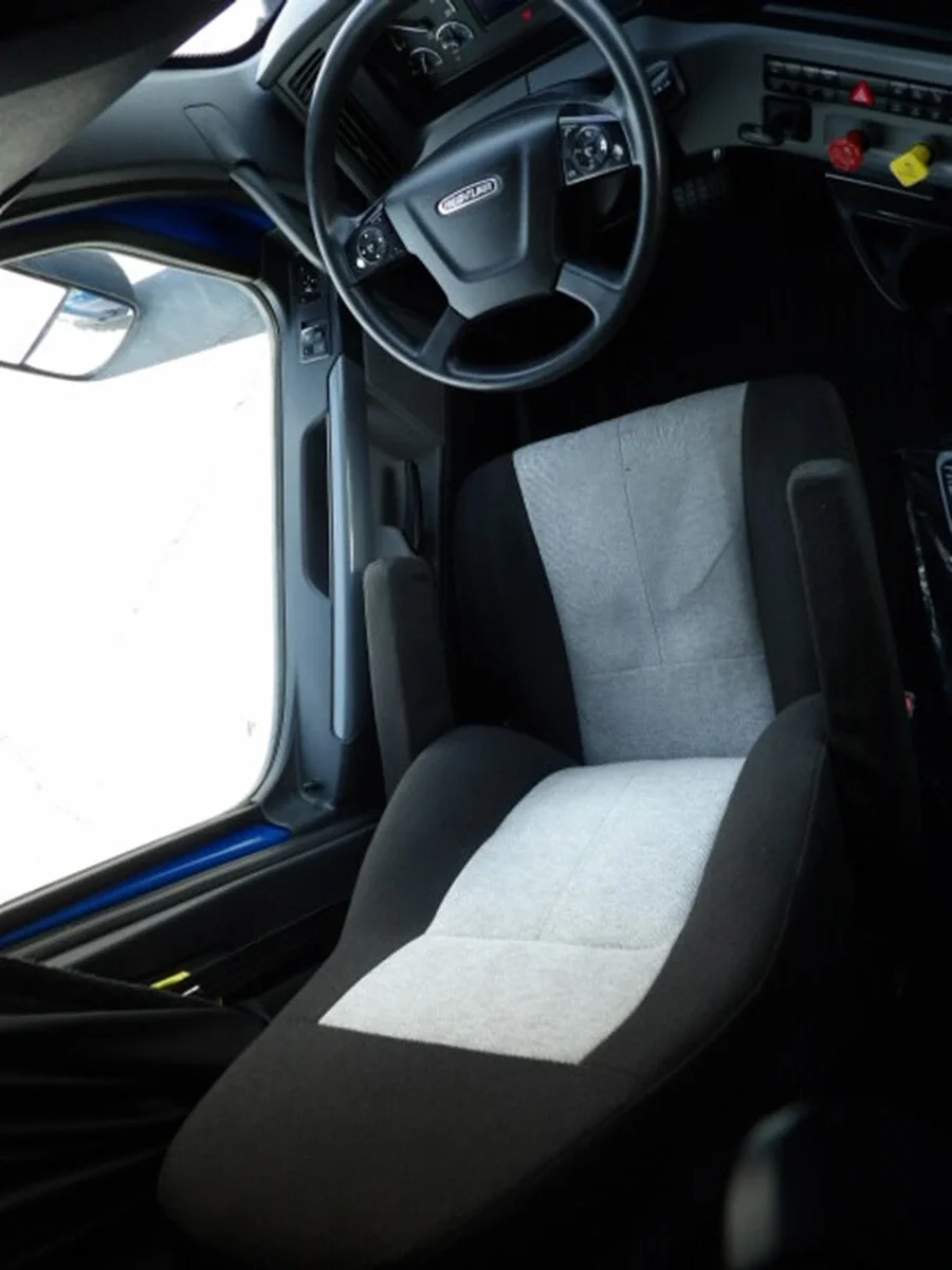 2022 Freightliner Cascadia - image 10