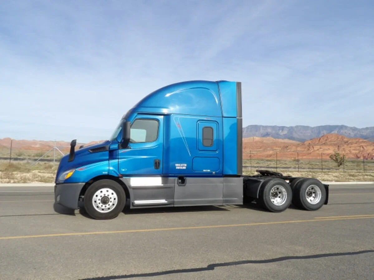 2022 Freightliner Cascadia - image 2