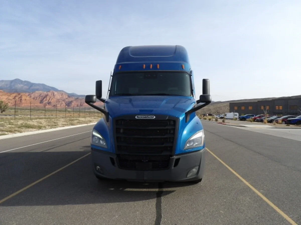 2022 Freightliner Cascadia - image 5