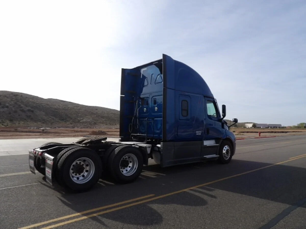 2022 Freightliner Cascadia - image 8