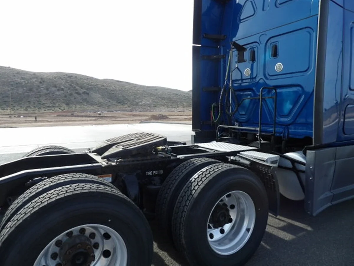 2022 Freightliner Cascadia - image 9