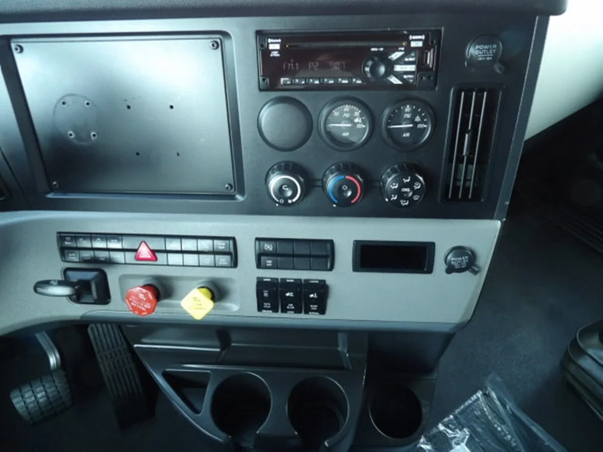 2022 Freightliner Cascadia - image 12