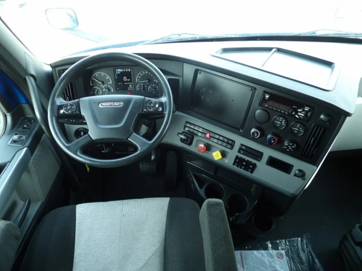 2022 Freightliner Cascadia - image 11