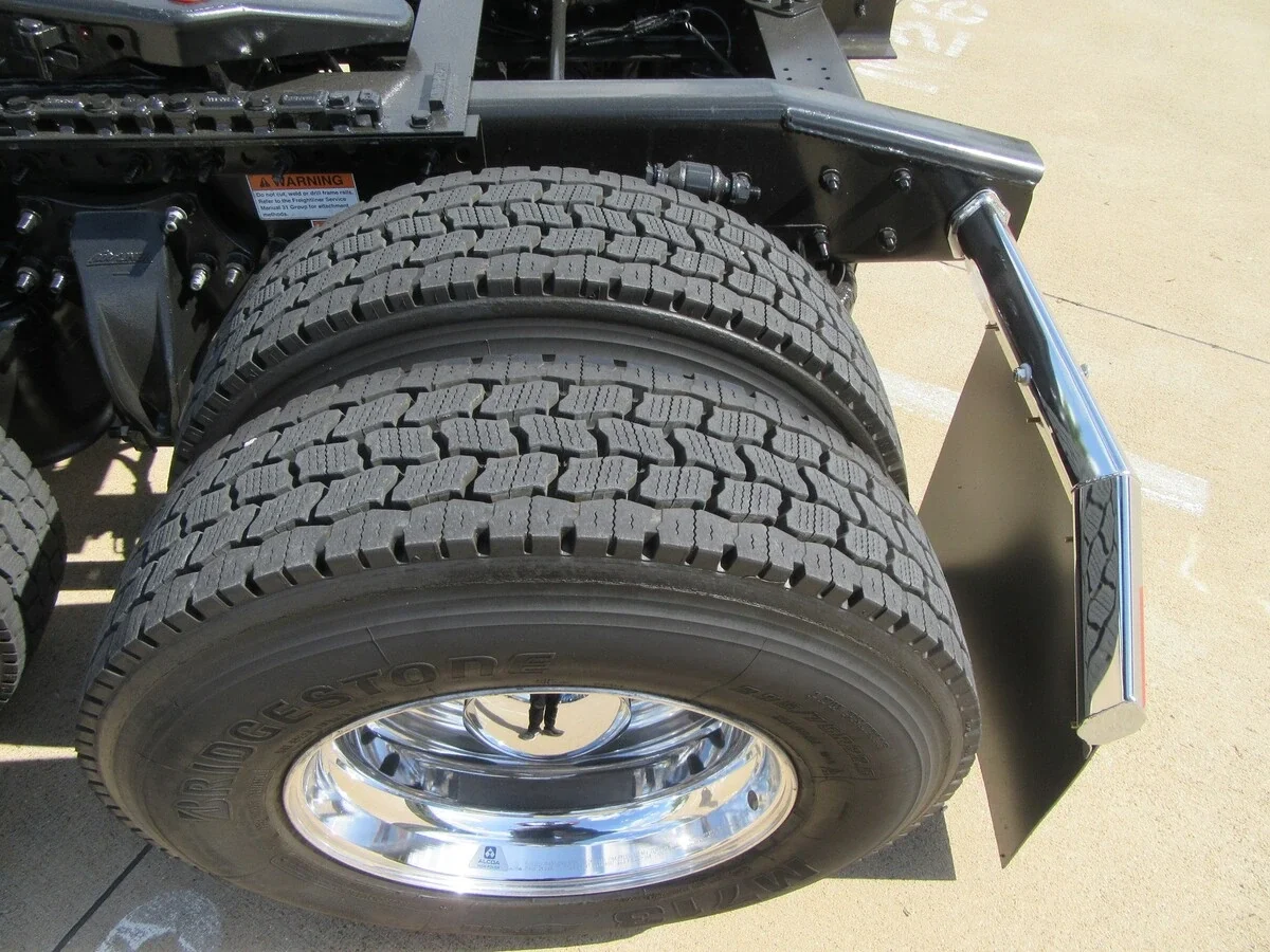 2025 Freightliner Cascadia - image 12