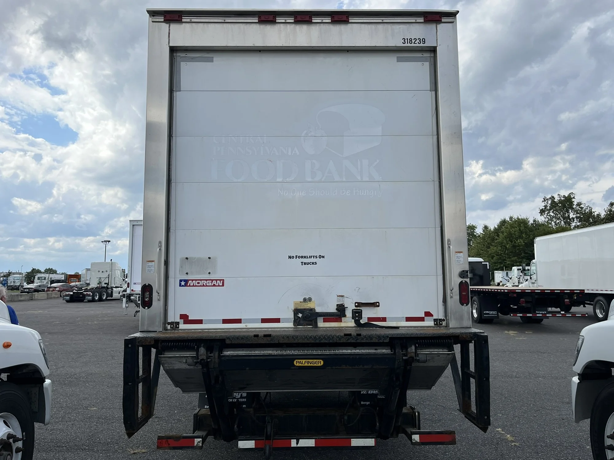 2018 Hino 338 - image 5