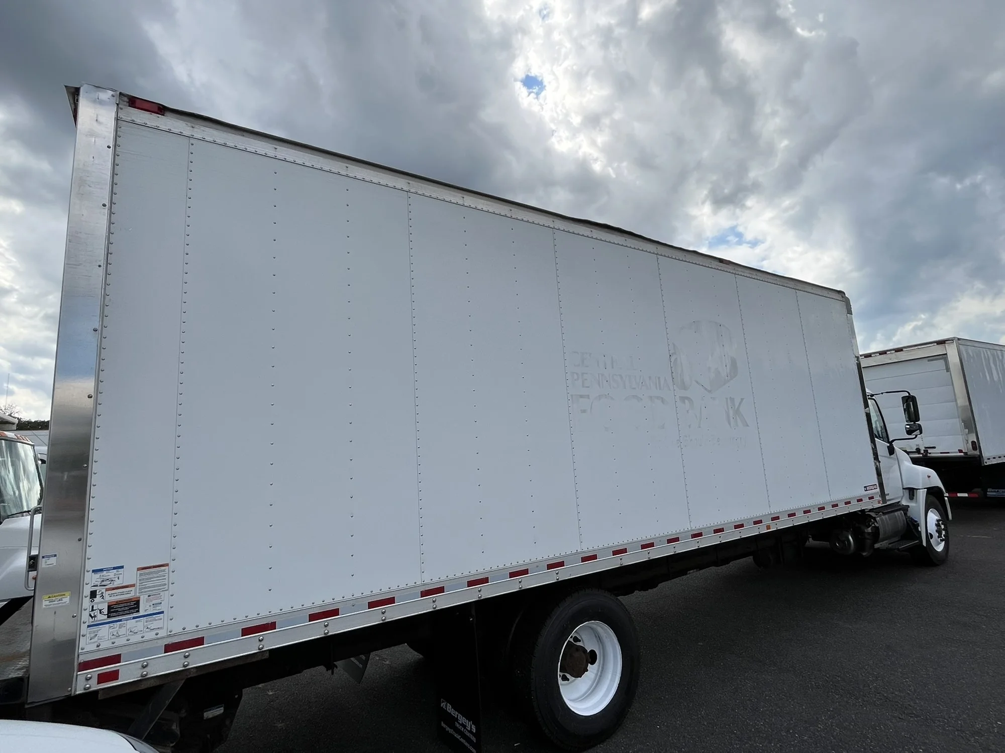 2018 Hino 338 in New Castle, DE — photo 4